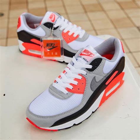 Nike Air Max 90 infrareds